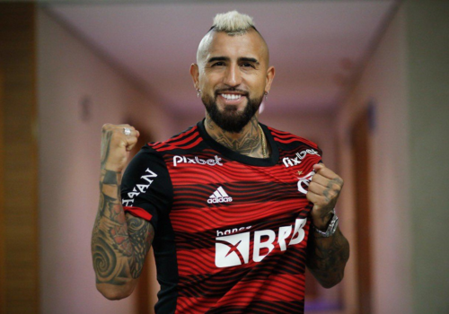Vidal anuncia saída do Flamengo